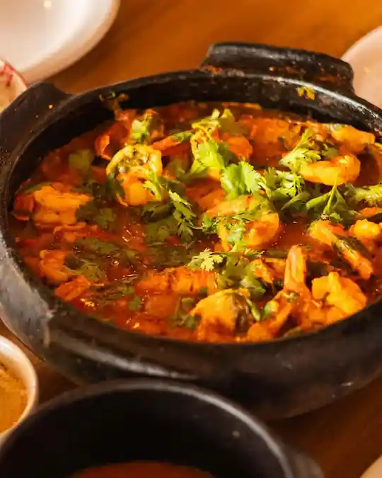 Moqueca Capixaba na panela de barro no Restaurante Xique Xique em Itaúnas